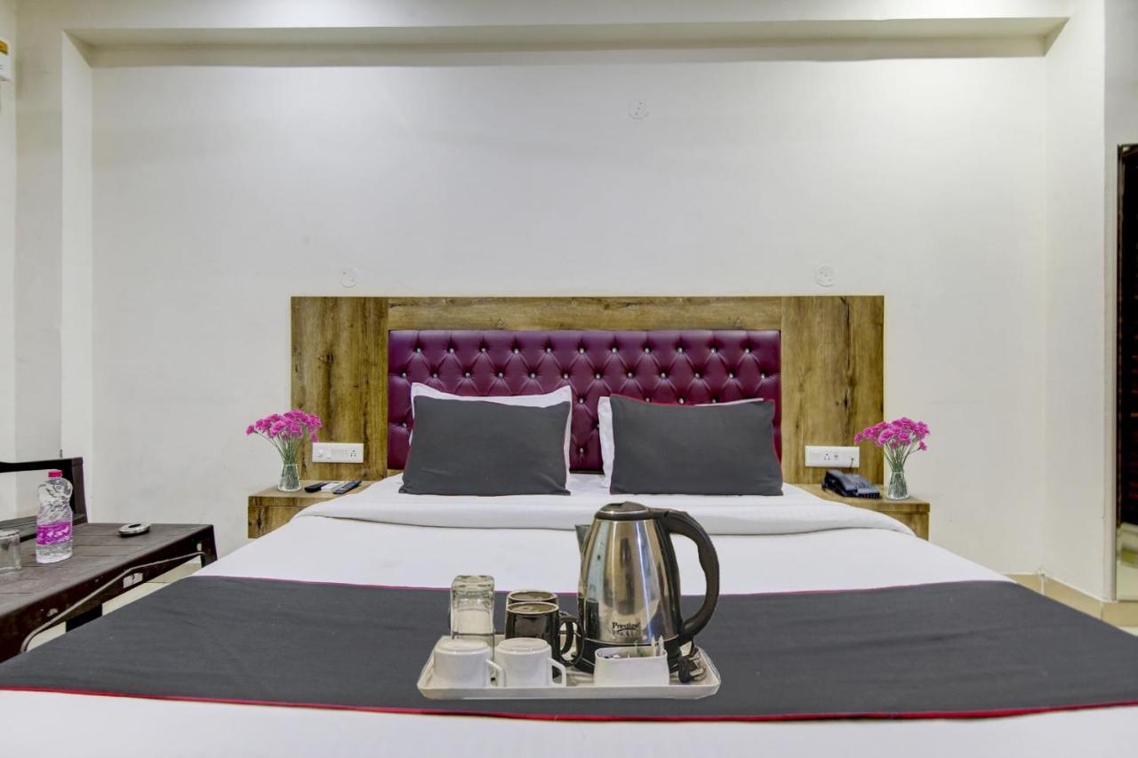 Hotel Collection O Golden Blue Near Dwarka Sector 21 Metro Station 3*