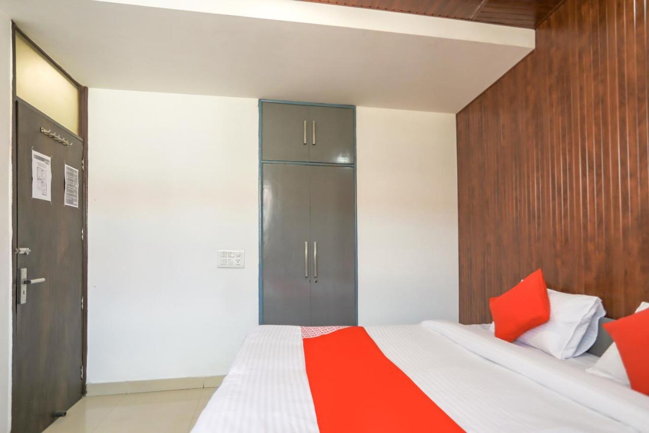 Oyo Jai Palace 3*