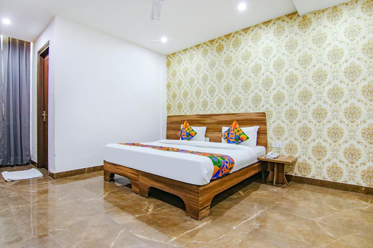 Hotel Fabexpress The Divine Residency 3*