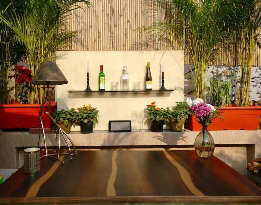 Holiday home Jacuzzi, Stunning1br ,terrace, Location New Delhi