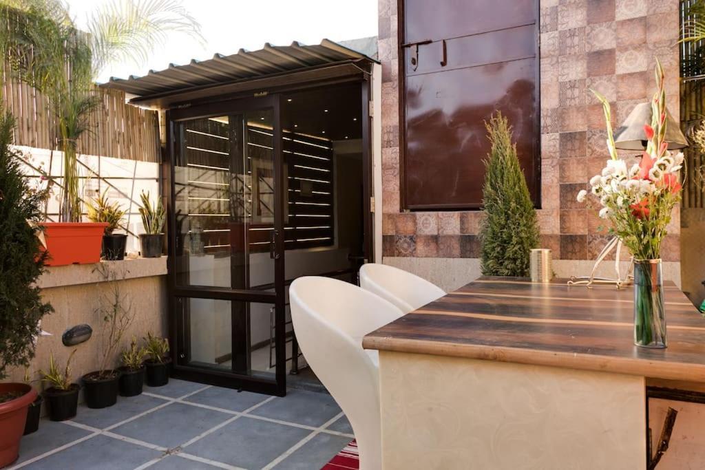 Jacuzzi, Stunning1br ,terrace, Location Holiday home New Delhi