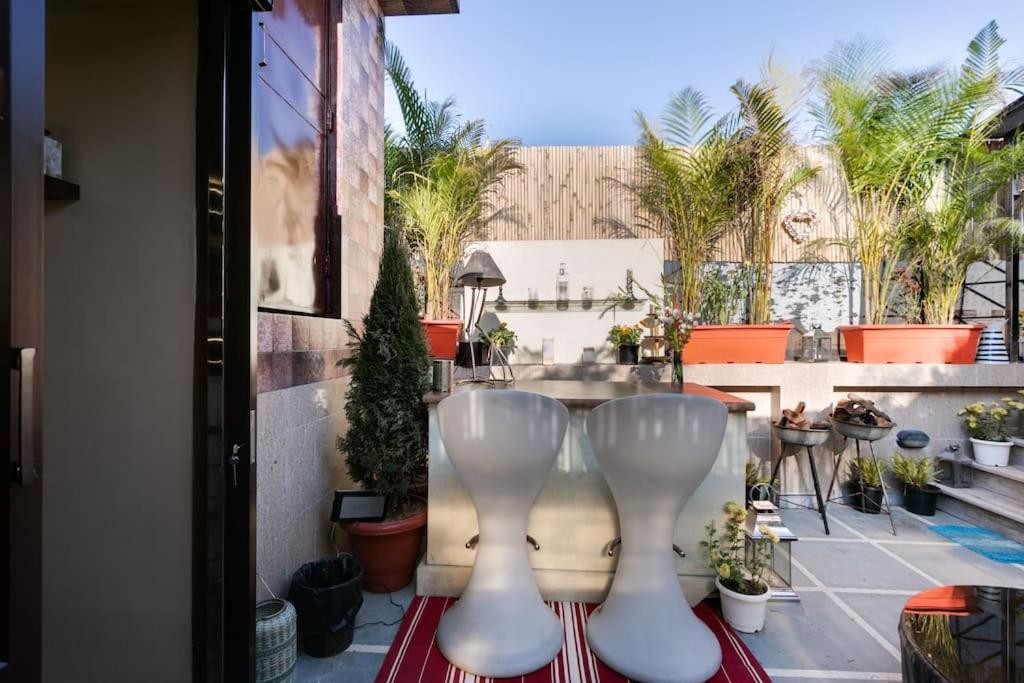 Holiday home Jacuzzi, Stunning1br ,terrace, Location New Delhi