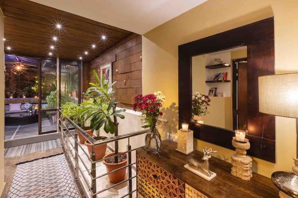 Jacuzzi, Stunning1br ,terrace, Location * New Delhi