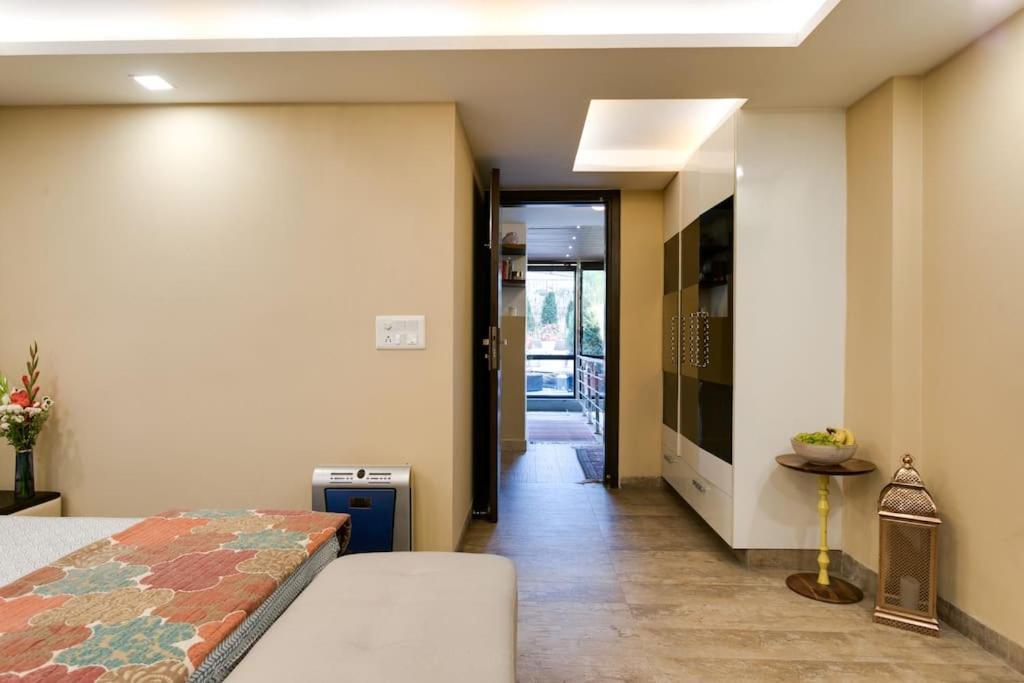 Holiday home Jacuzzi, Stunning1br ,terrace, Location New Delhi