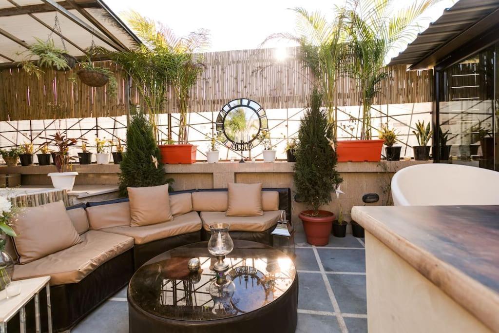 Holiday home Jacuzzi, Stunning1br ,terrace, Location New Delhi