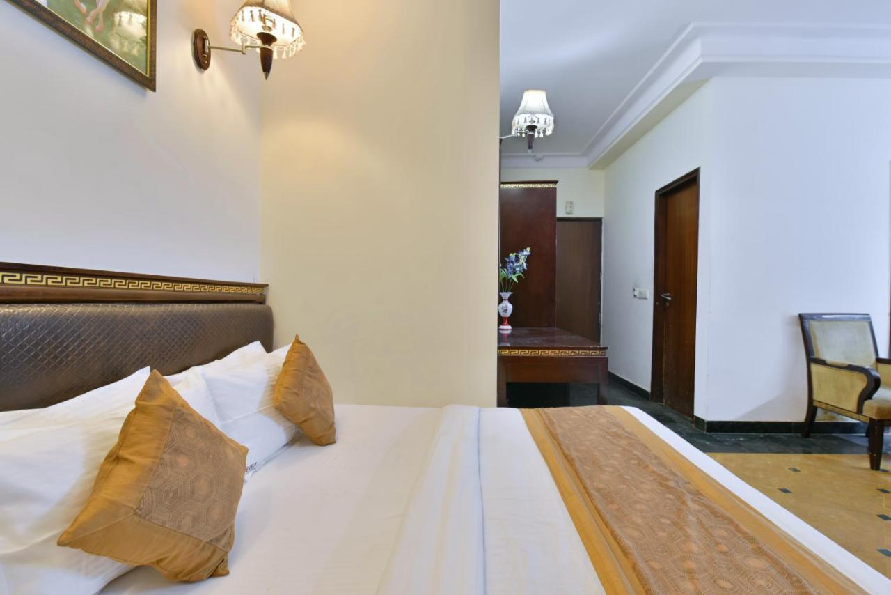 I & Revels Near Railway Station- By Ap Singh Hotel Nova Deli