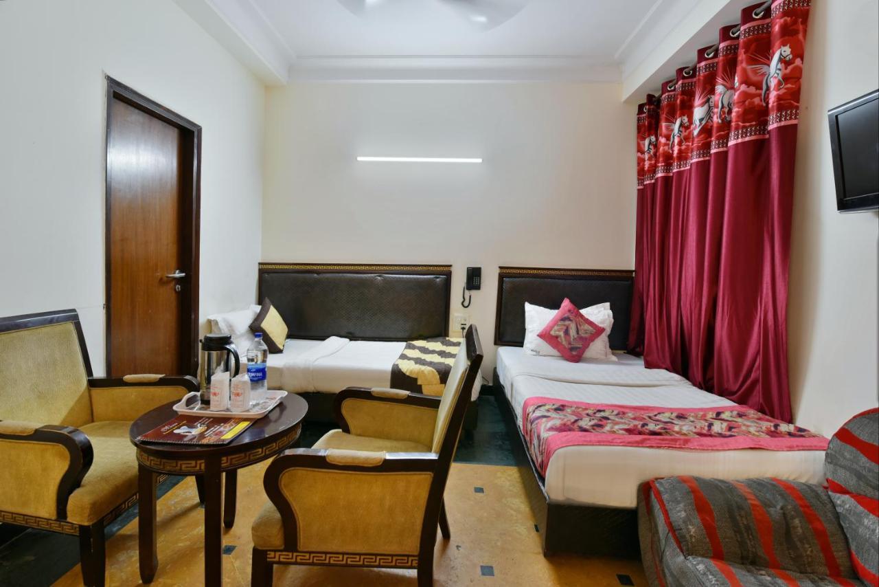 I & Revels Near Railway Station- By Ap Singh Hotel 3*