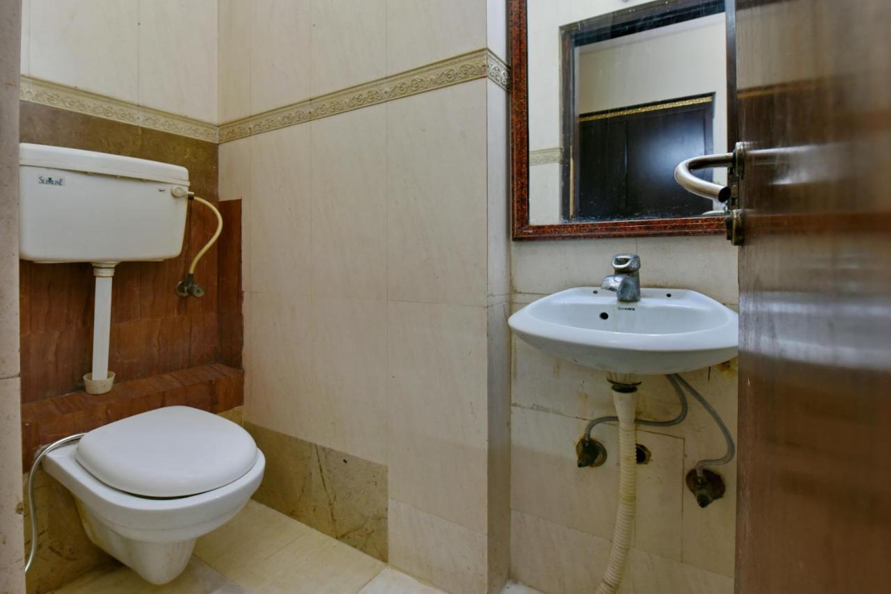 Hotel I & Revels Near Railway Station- By Ap Singh 3*