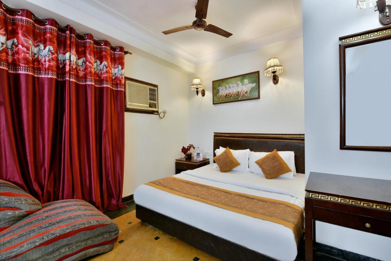 Hotel I & Revels Near Railway Station- By Ap Singh 3*