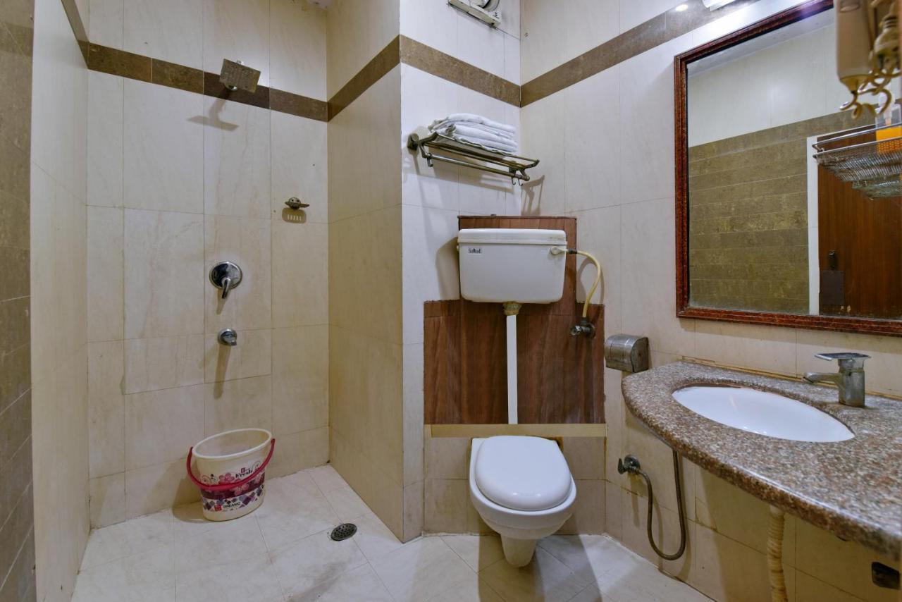 Hotel I & Revels Near Railway Station- By Ap Singh 3*