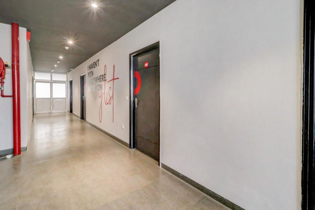 Hotel Oyo Townhouse 461 Grey House Near Nawada Metro Station 4*