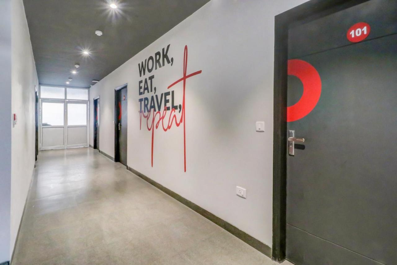 Oyo Townhouse 461 Grey House Near Nawada Metro Station New Delhi