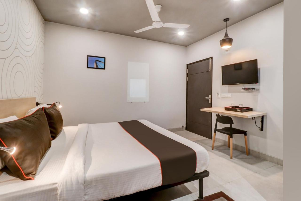 Oyo Townhouse 461 Grey House Near Nawada Metro Station Hotel 4*
