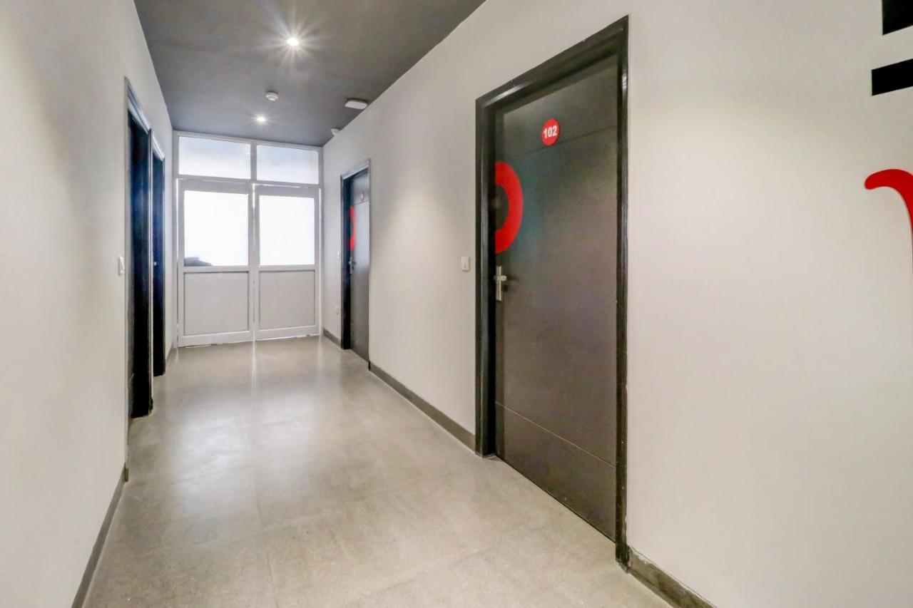 Oyo Townhouse 461 Grey House Near Nawada Metro Station