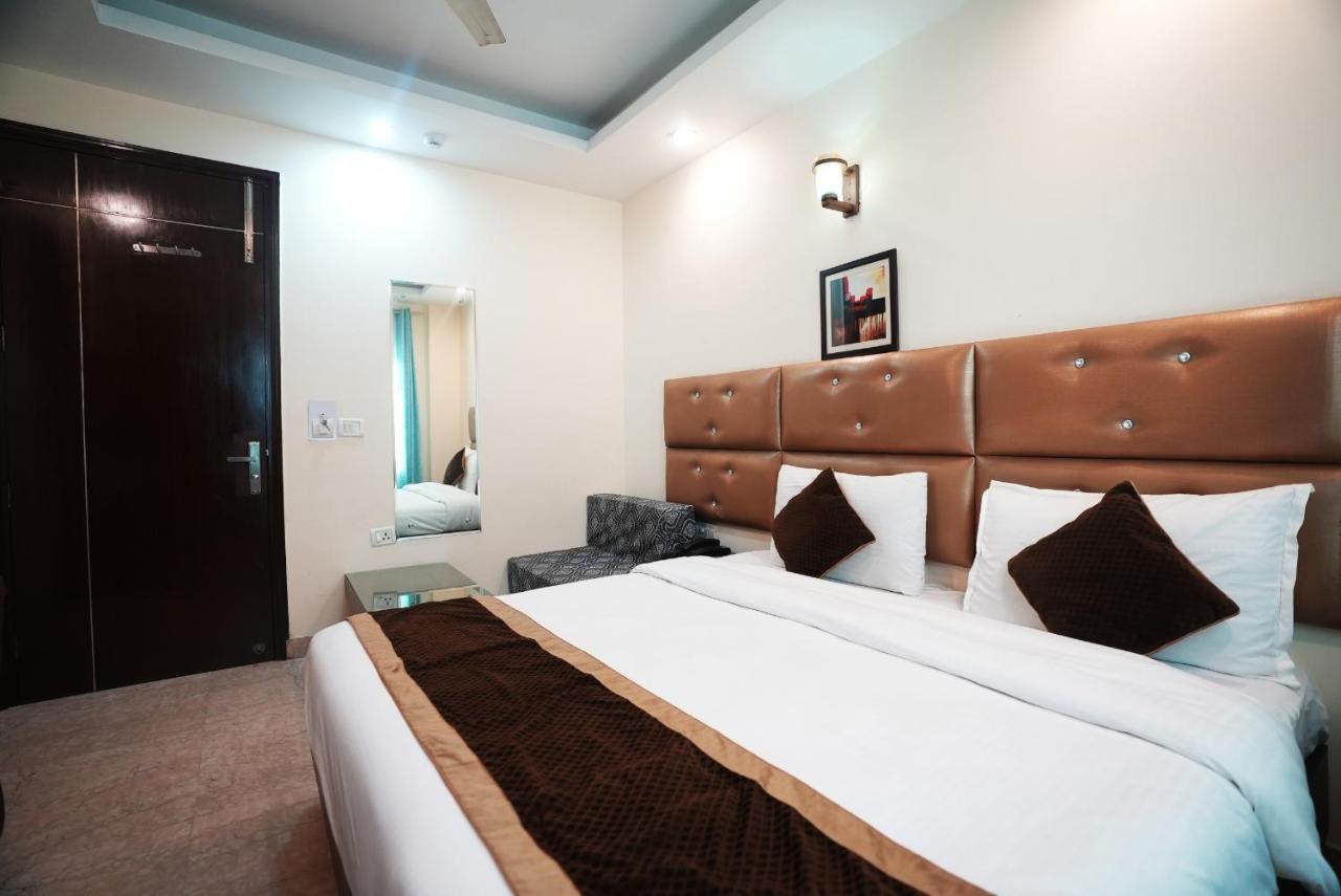 S & B East - Patel Nagar 3*