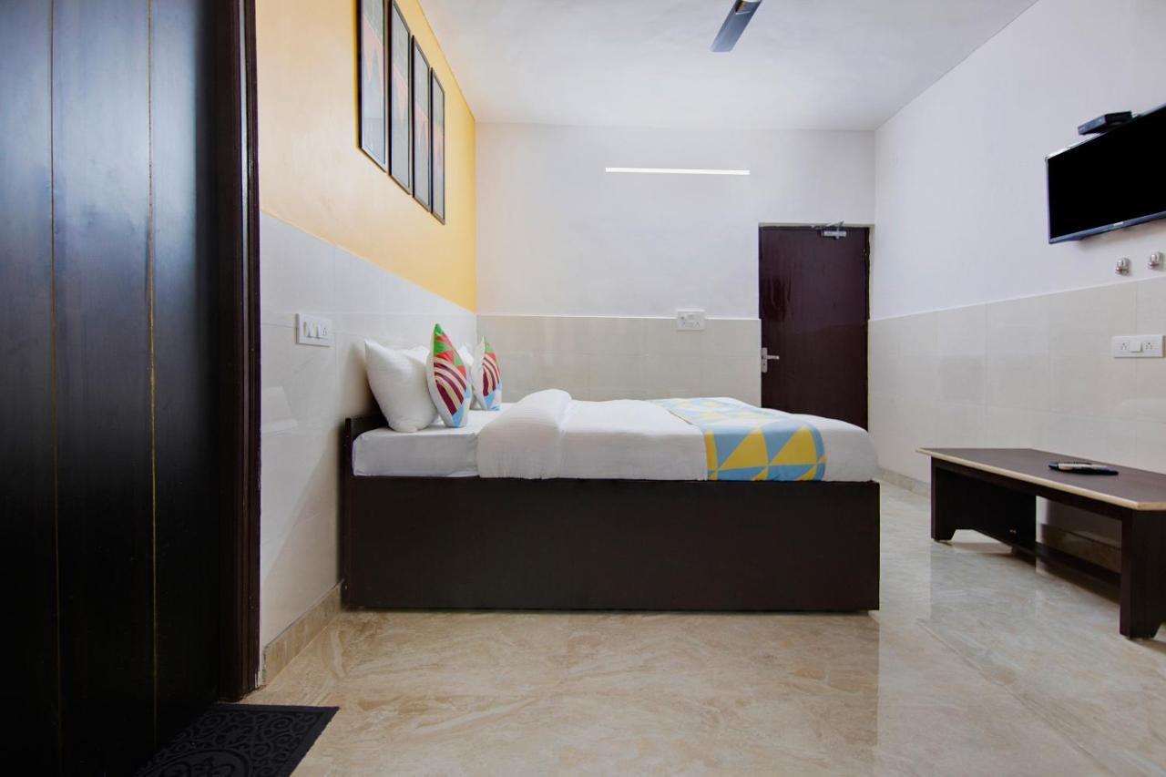 Oyo Elegant Studio Sarita Vihar Near Sarita Vihar Metro Station New Delhi