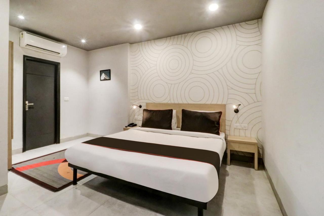 Hotel Oyo Townhouse 461 Grey House Near Nawada Metro Station