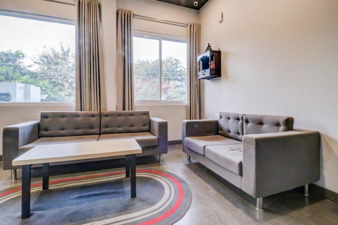 Oyo Townhouse 461 Grey House Near Nawada Metro Station Hotel 4*