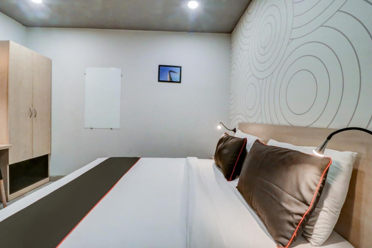 Oyo Townhouse 461 Grey House Near Nawada Metro Station New Delhi
