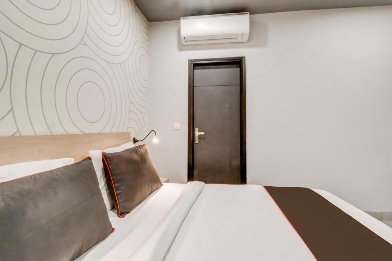 Oyo Townhouse 461 Grey House Near Nawada Metro Station