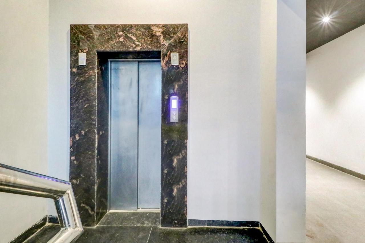 Oyo Townhouse 461 Grey House Near Nawada Metro Station
