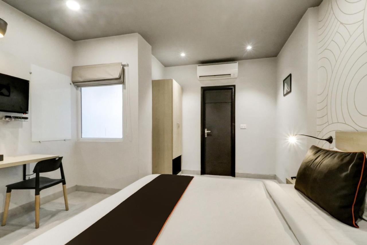 Oyo Townhouse 461 Grey House Near Nawada Metro Station