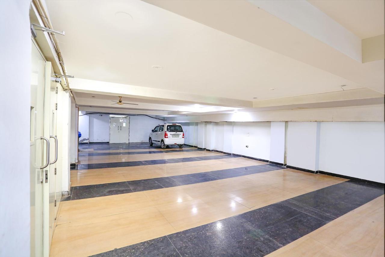 Hotel Fabhotel Silver Saffron Peera Garhi 3*