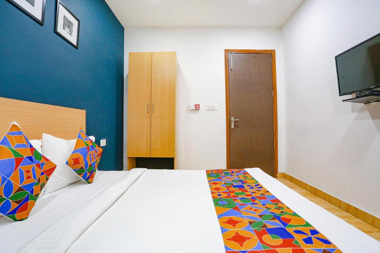 Hotel Fabhotel Silver Saffron Peera Garhi 3*