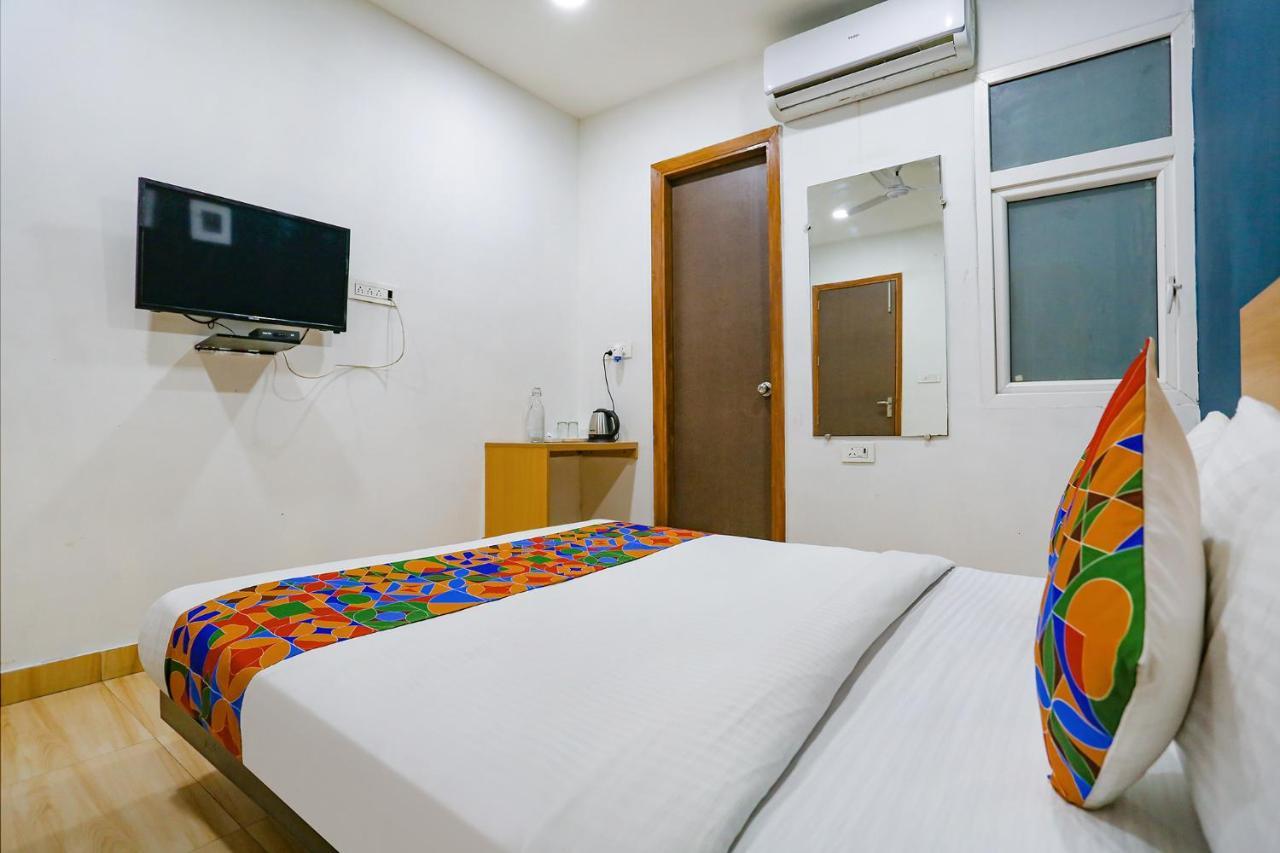 Fabhotel Silver Saffron Peera Garhi 3*