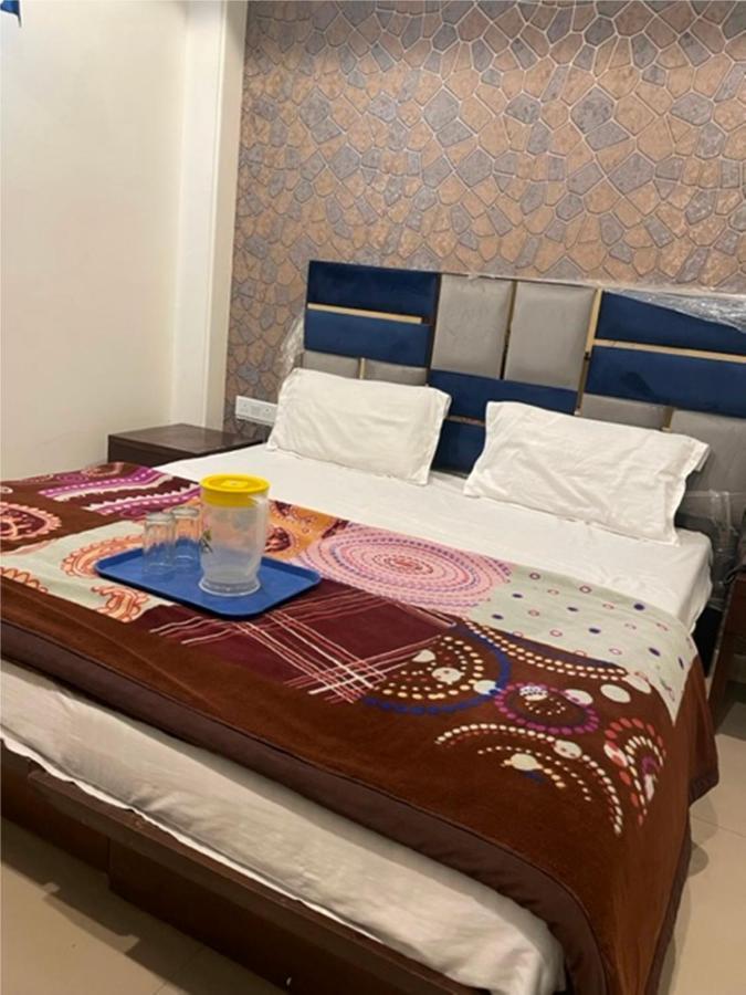 Aditya Near Railway Station Main Bazar 3* Nova Deli
