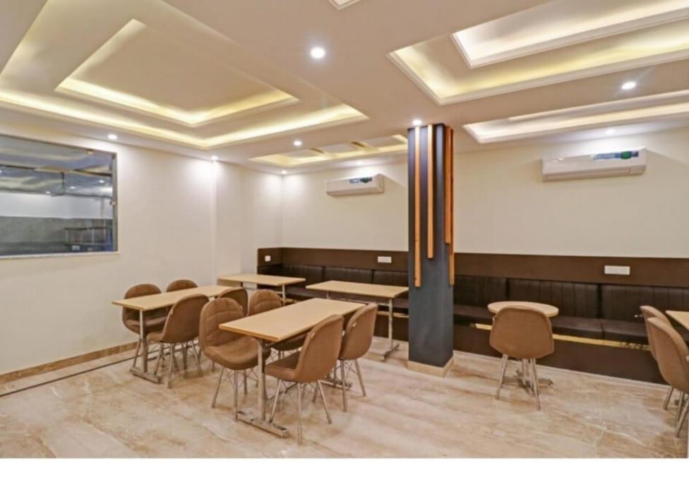 Hotel Del Near Igi Airport New Delhi