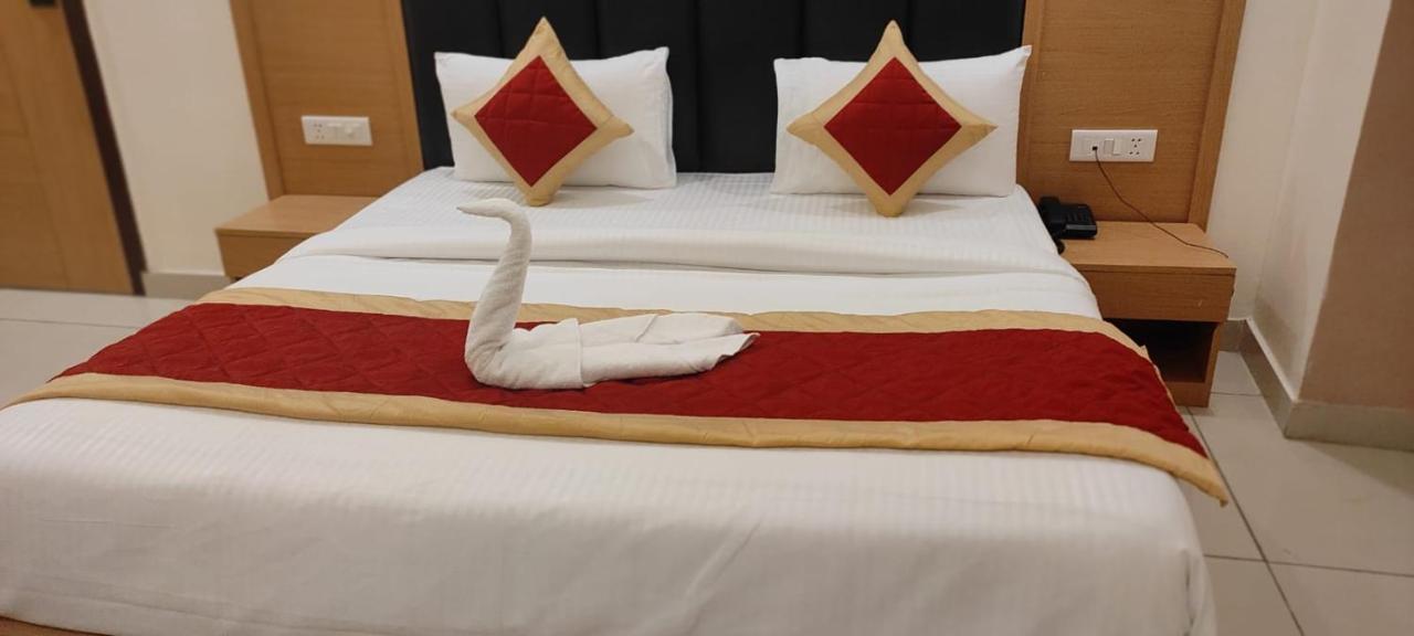 Hotel Del Near Igi Airport New Delhi