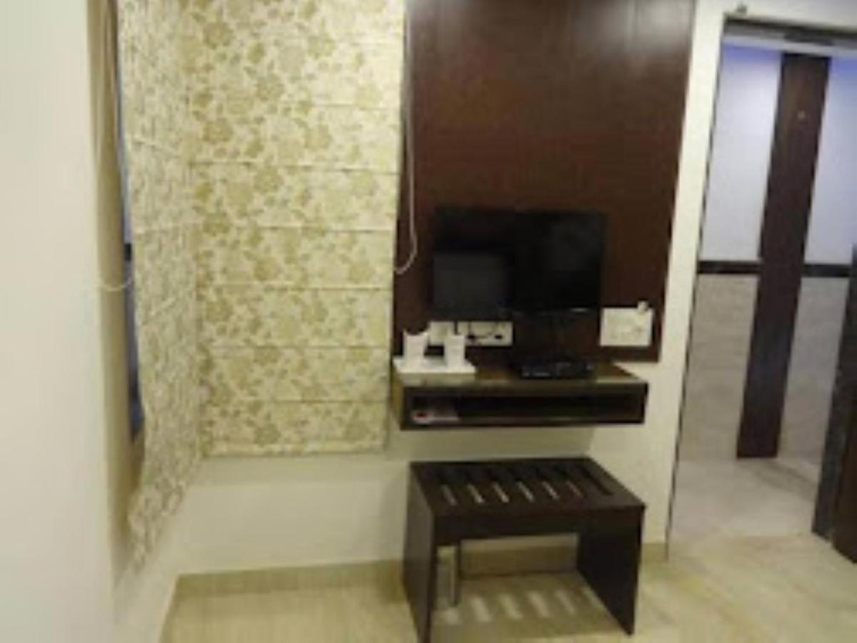 Hotel Fabhotel Rs Gera - Nr Nehru Place Market