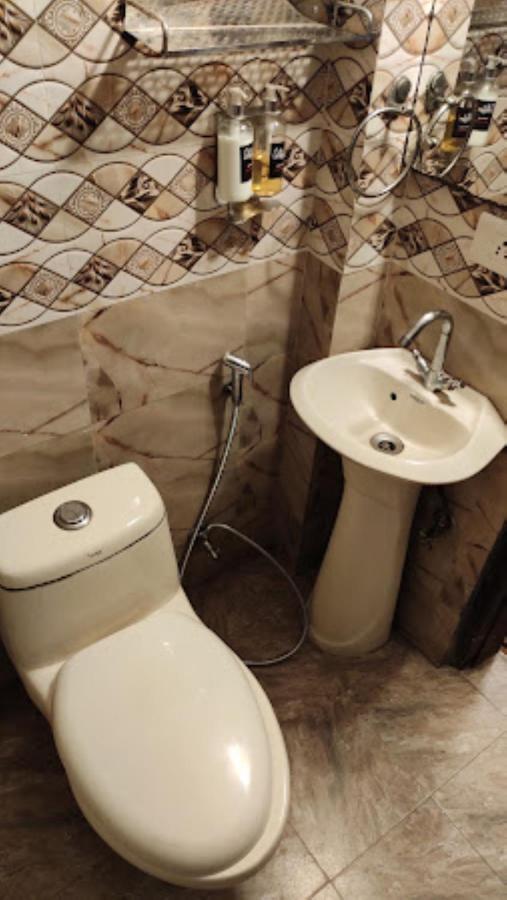 Fabhotel Rs Gera - Nr Nehru Place Market Hotel