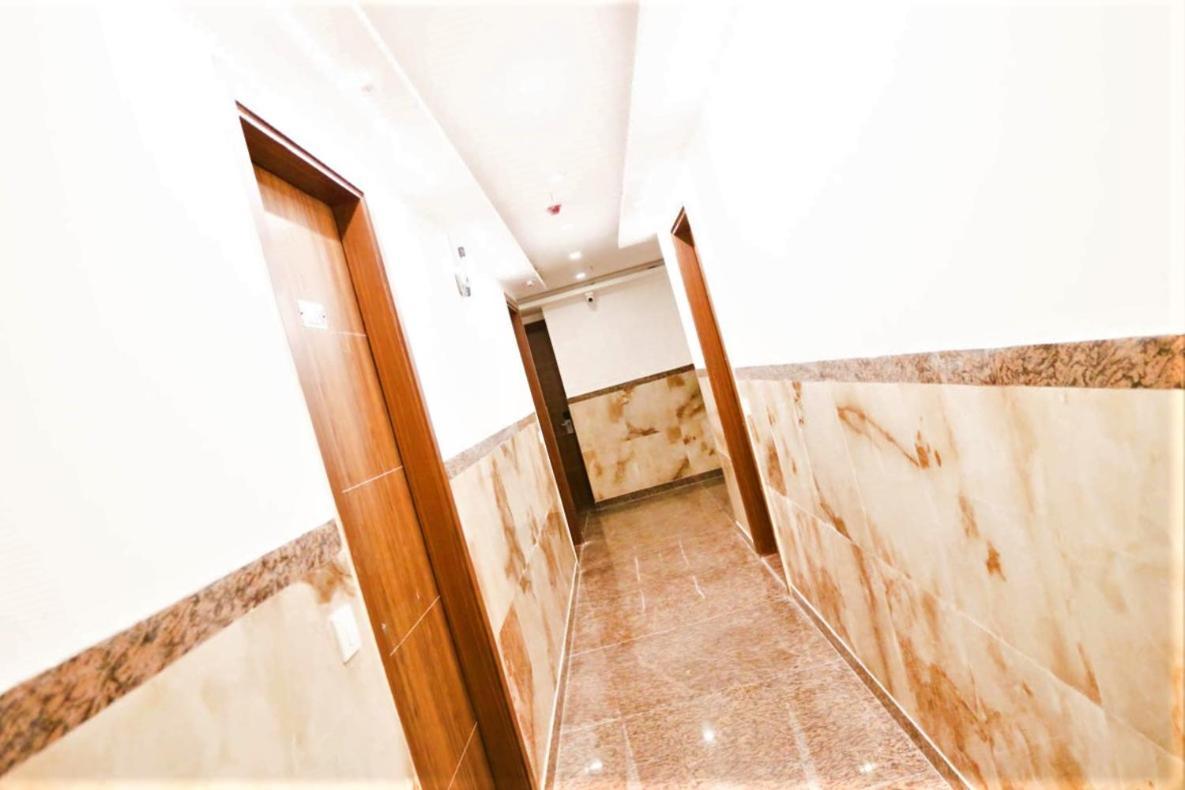 Galaxy Near Delhi Airport Hotel 3*