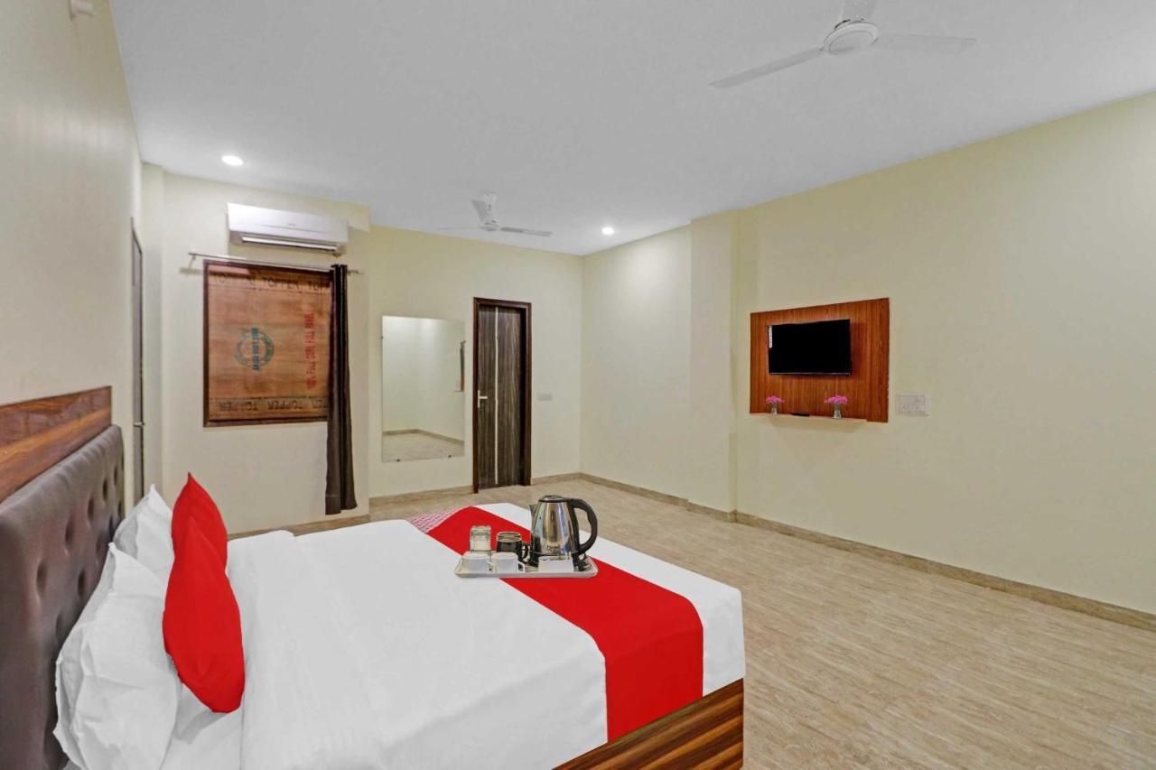 Hotel O Moonshine Near Mohan Estate Metro Station 3*