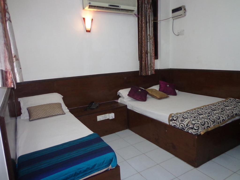 Flagship Hotel International Neelam Suites Near Jama Masjid Hotel 2*