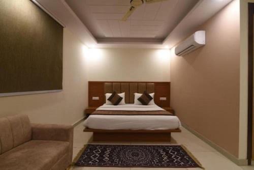 Hotel Del Near Igi Airport New Delhi