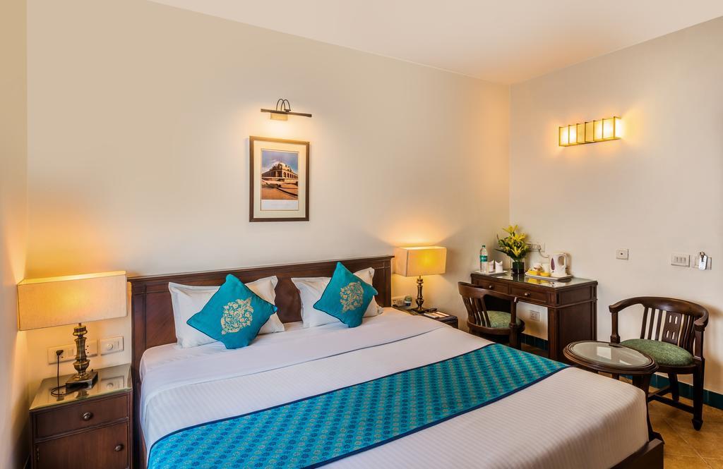 Home@f37 Kailash Colony Metro 3* New Delhi
