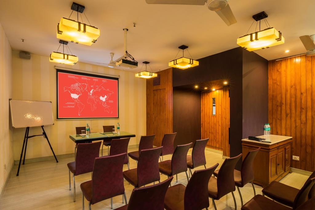 Home@f37 Kailash Colony Metro Hotel