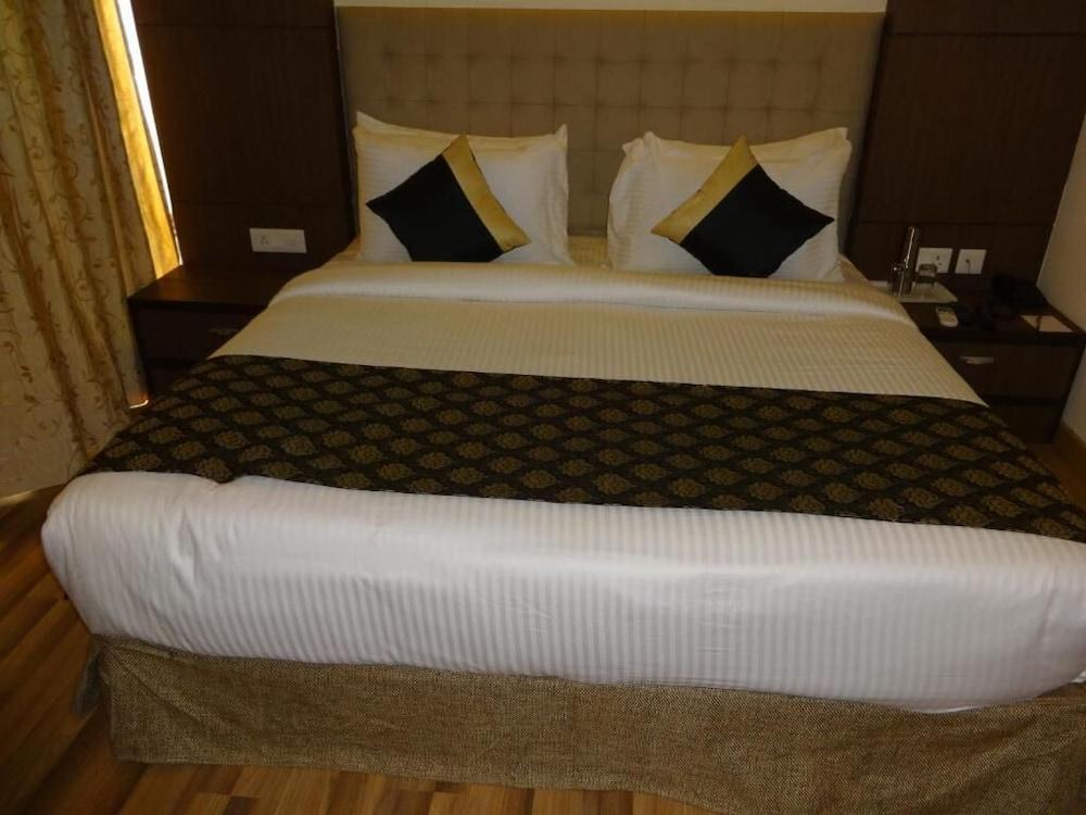 The Pamposh Hotel 3*