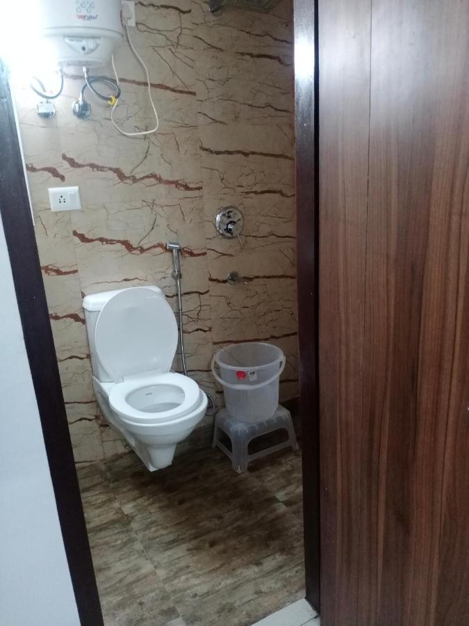 Cozy Cave Near Igi Airport Delhi Nova Deli