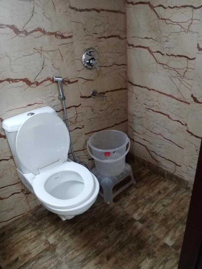 Cozy Cave Near Igi Airport Delhi Nova Deli
