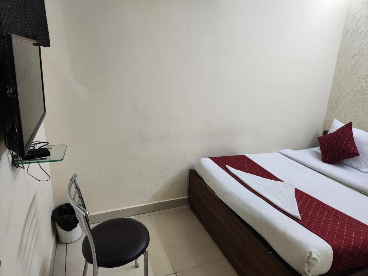 Cozy Cave Near Igi Airport Delhi 4*