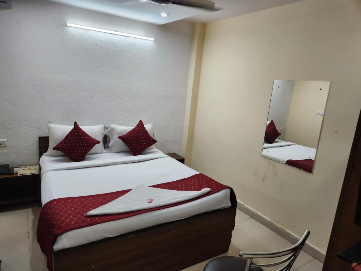 Cozy Cave Near Igi Airport Delhi