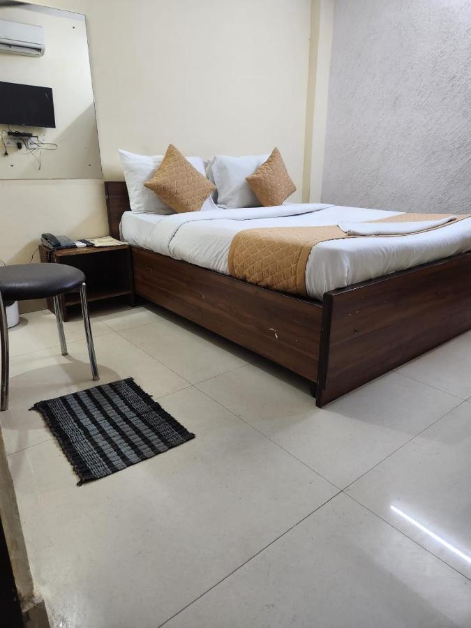 Cozy Cave Near Igi Airport Delhi Hotel