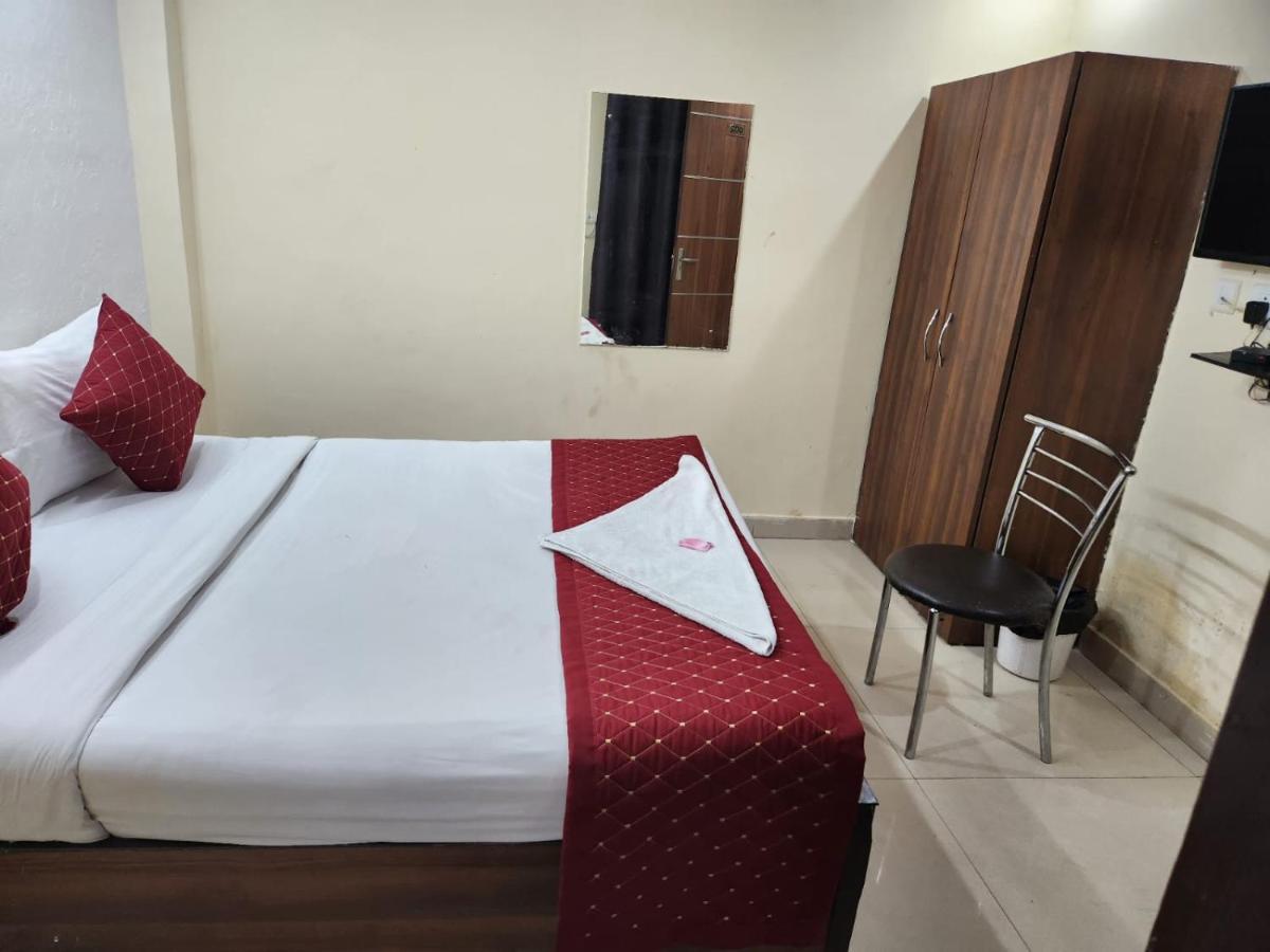 Hotel Cozy Cave Near Igi Airport Delhi 4*