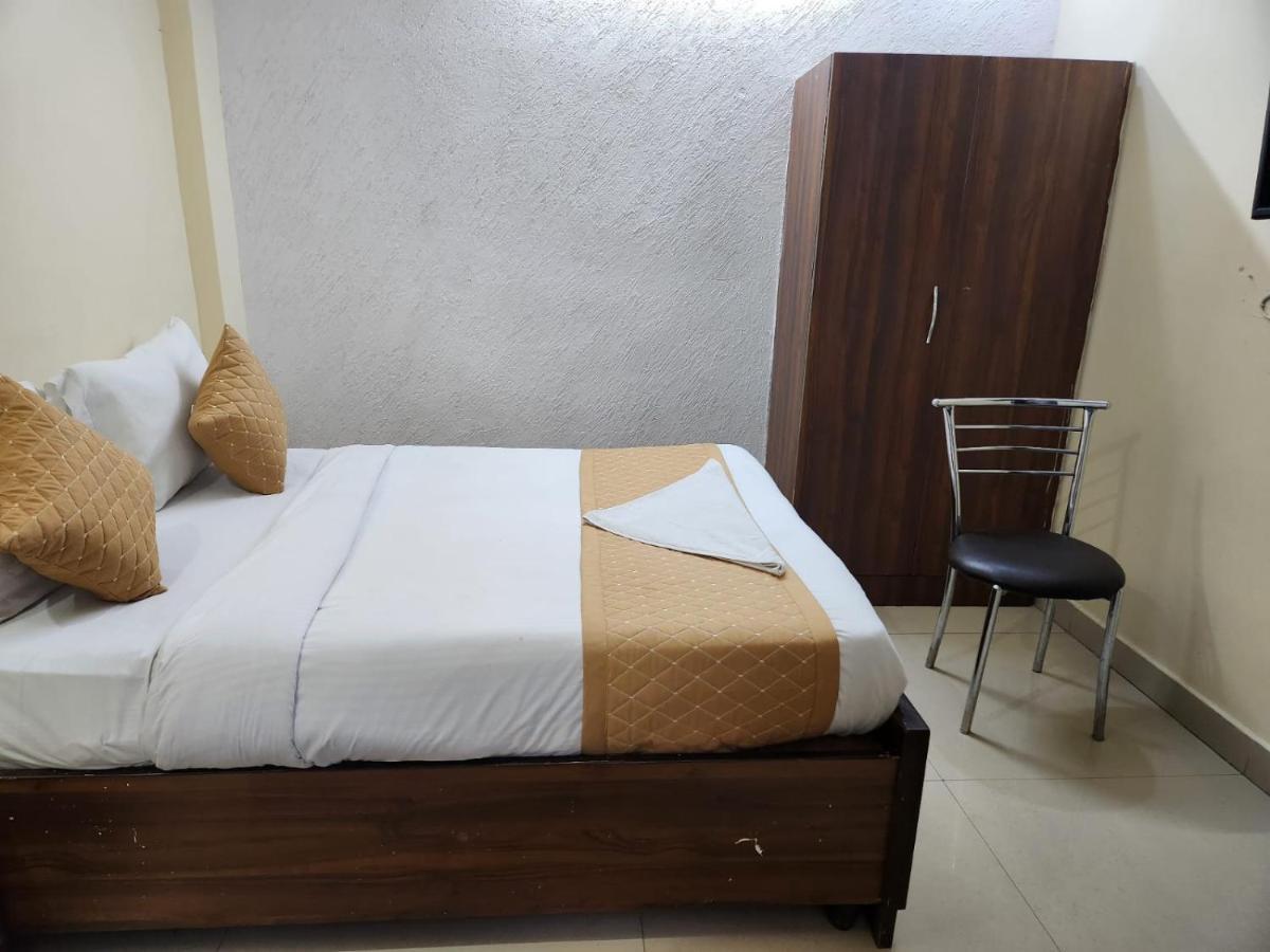 Cozy Cave Near Igi Airport Delhi Nova Deli