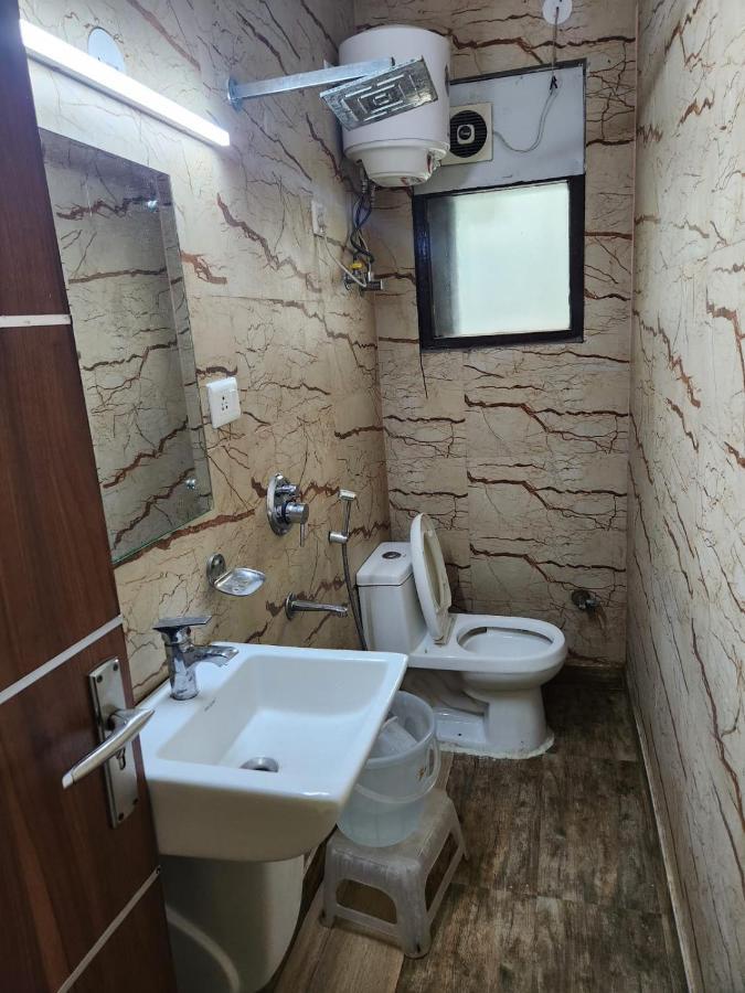 Cozy Cave Near Igi Airport Delhi Hotel