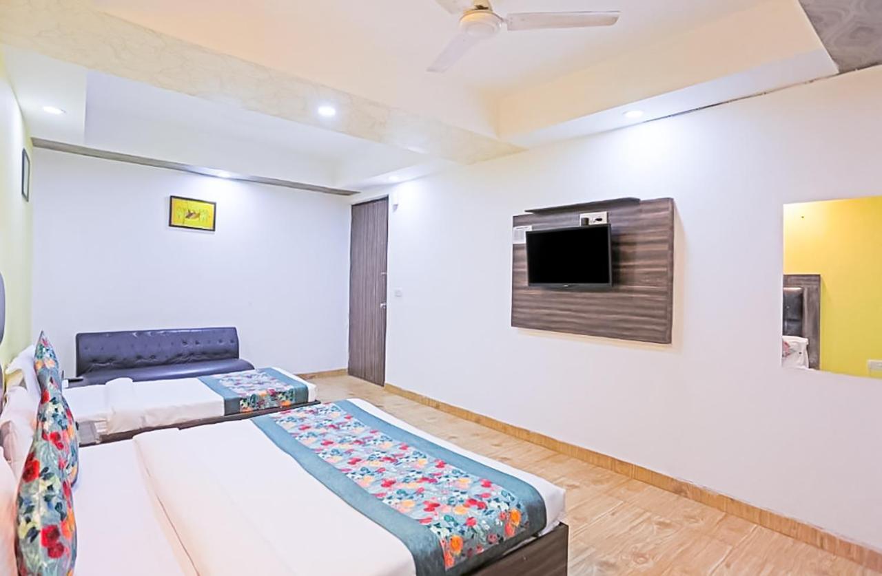 Roomshala 067 Rs Residency 3*